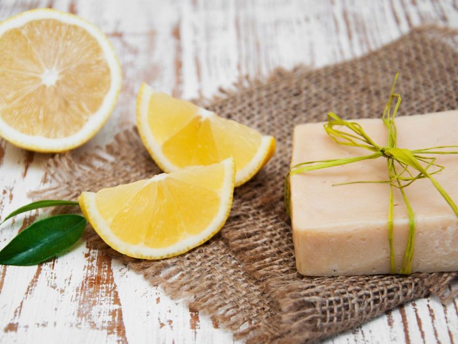 Cómo hacer jabón de jengibre y limón para energía y vitalidad.