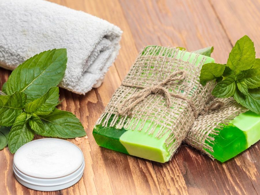 Cómo hacer jabón de menta refrescante.