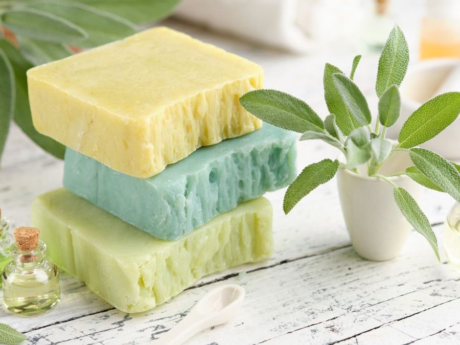 Cómo hacer jabón de salvia para la claridad mental.